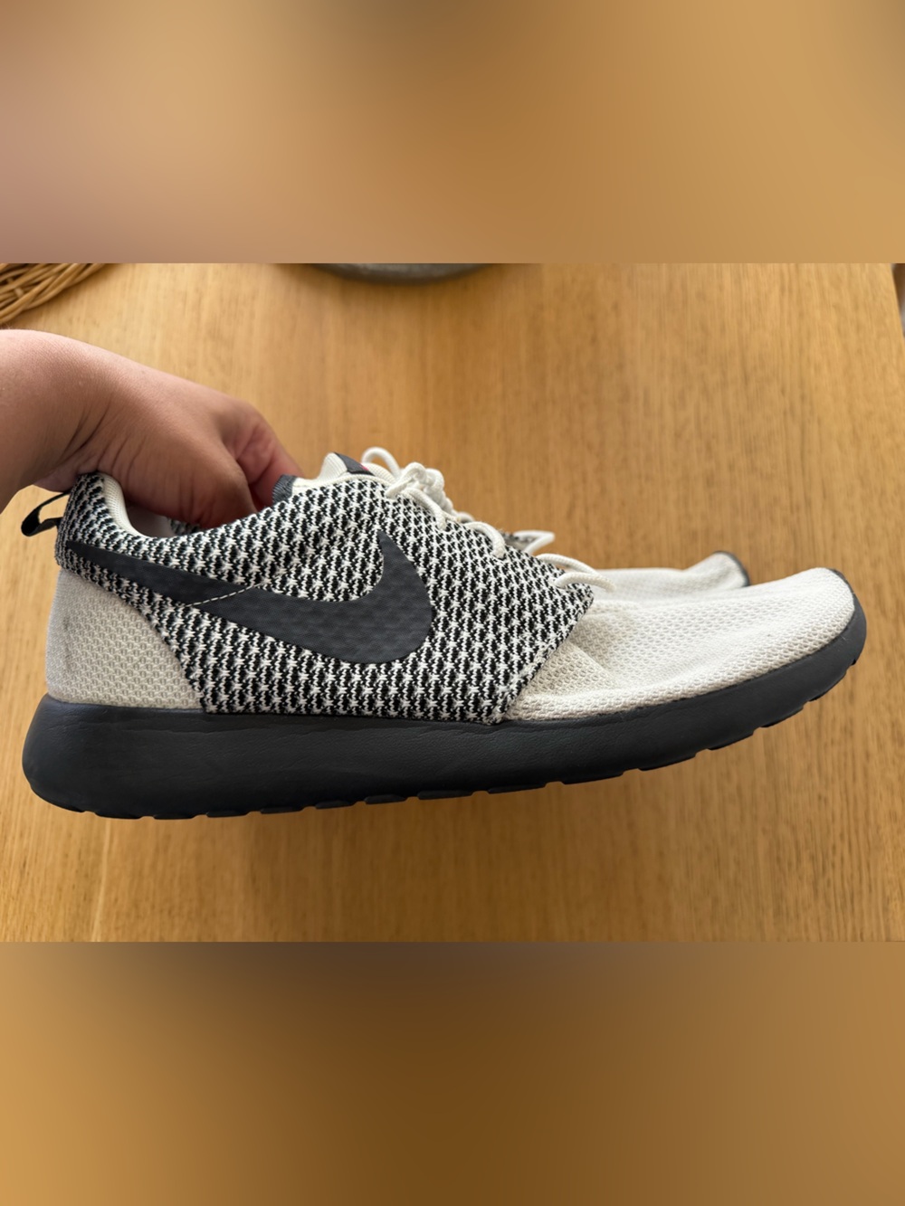 Nike Men’s White & Black Knit Casual Sneakers